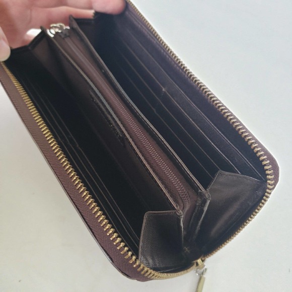 Pinky & Dianne Signature Patent Leather Zip Around Large Clutch Brown Distress - Picture 8 of 12